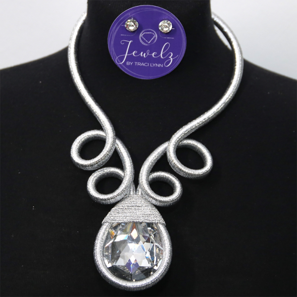 Teardrop necklace